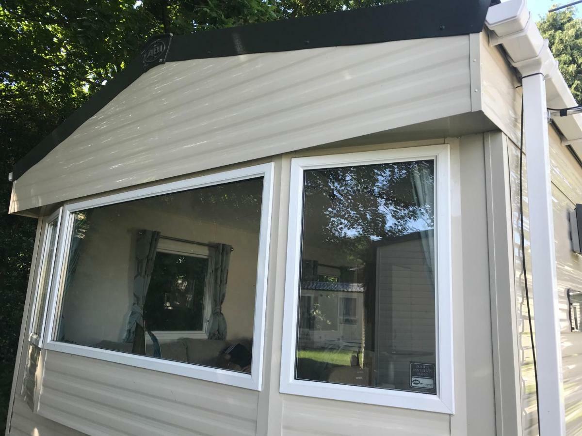 Westerley Cove Lymington Exterior foto